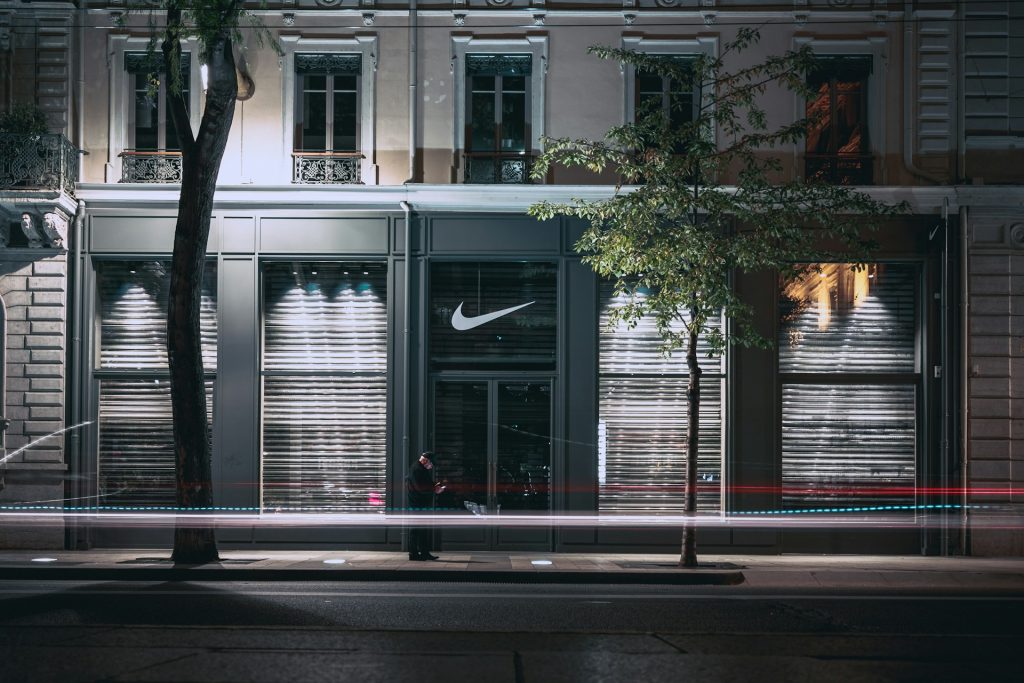 Frente de una tienda de Nike, haciendo alusión al marketing 5.0